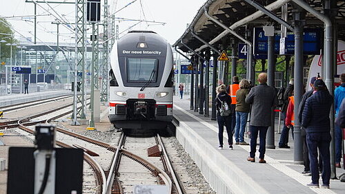 Deutsche Bahn Bahnhof Warnemünde nun runderneuert